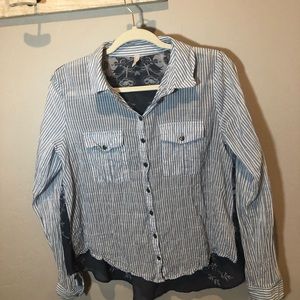 Free People button down lightweight top 👚